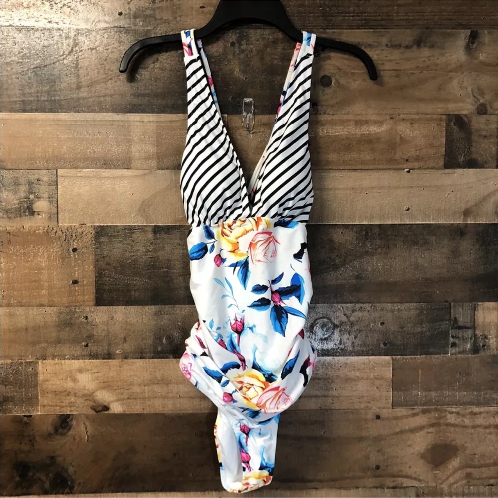New CUPSHE Floral Stripe One Piece Swimsuit Size M Medium V-Neck